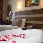 Sembol 3* Istanbul